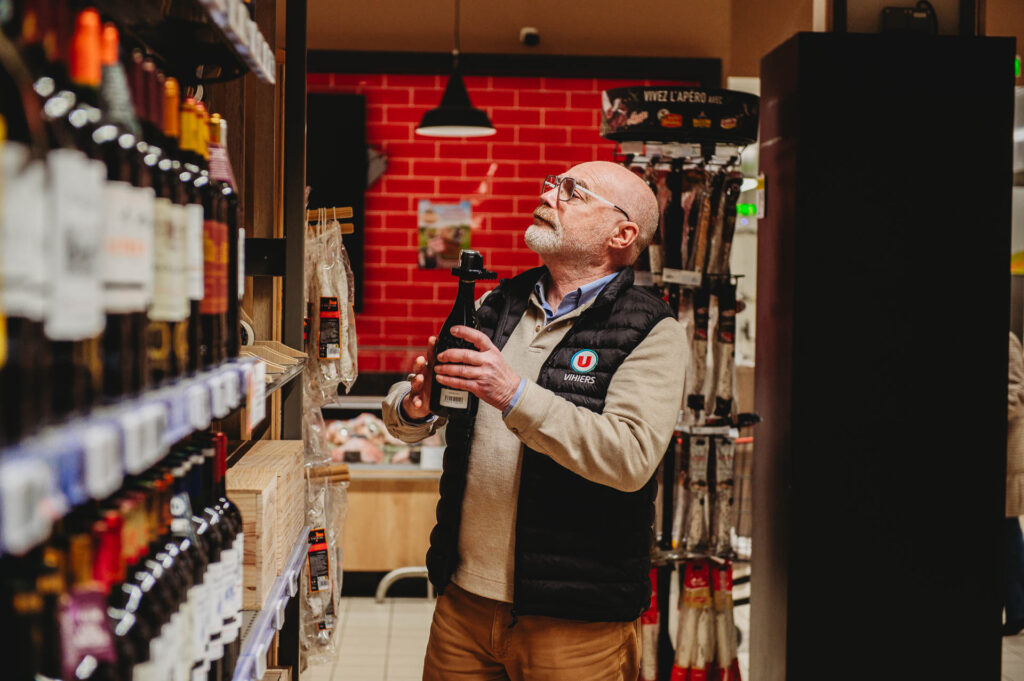 Pour Louis-Marie Vallée, le lien avec le territoire reste une priorité forte. Une cinquantaine de producteurs locaux sont référencés en magasin. | La Voix Lyssoise - KÉVIN NICOULEAUD. 
