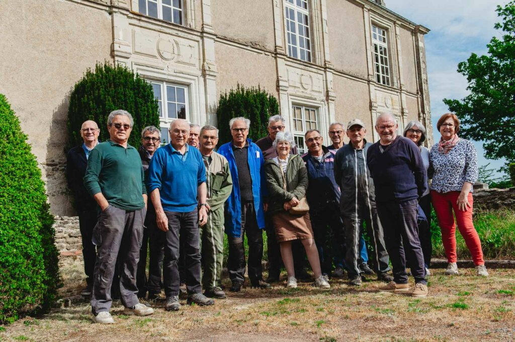 Chaque semaine, les membres de l’association Vihiers Patrimoine se retrouvent au Château de Maupassant à Vihiers. | La Voix Lyssoise - KÉVIN NICOULEAUD