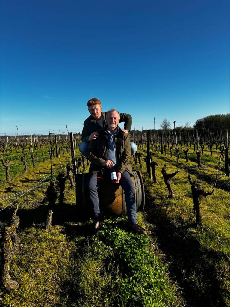 Armand Sarger, a rejoint son père Étienne au Domaine de la Cottière afin de développer la vente directe et une nouvelle gamme de vins | Domaine de la Cottière
