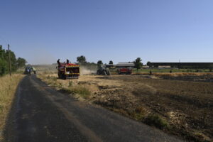 Les sapeurs-pompiers de Vihiers et de Doué-la-Fontaine sont intervenus, mercredi 17juin, lors d'un incendie survenu au lieu-dit de l’Étang à Nueil-sur-Layon | La Lyssoise - KÉVIN NICOULEAUD