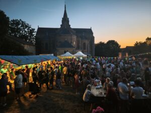 Entre 400 et 450 personnes ont participé à la fête de la musique organisée par le Comité des fêtes de Tigné, vendredi 19 juin, place Brussy | Comité des fêtes de Tigné