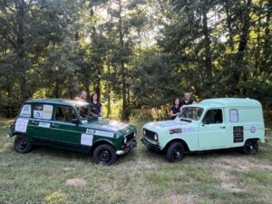 Mélody, Vincent, Mickaël et Nadia prendront le départ du Blue Rally Europe à bord de deux Renault 4L pour soutenir trois associations solidaires | Les 4 Red