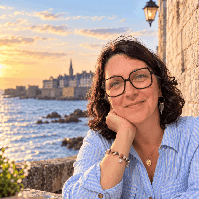 Laly Proust, ancienne photographe elle se consacre désormais à l’écriture et publie son premier roman, le 14 octobre prochain « Des mots pour exister ». | Laly Proust